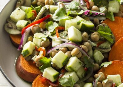 Spirulina-tossed vegetable salad